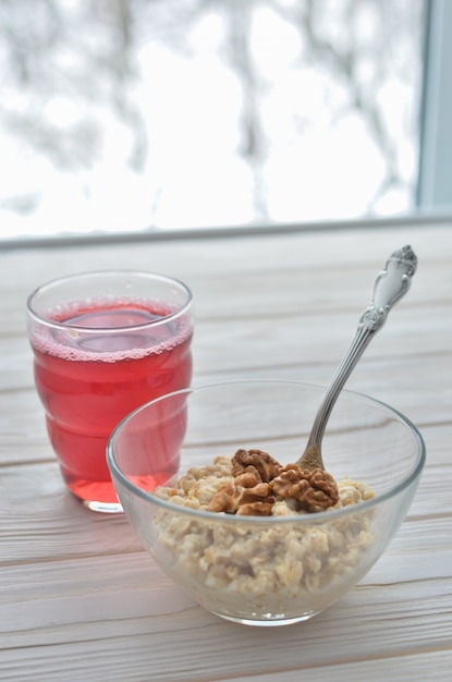 Mangiare sano giusto. Farina d'avena con noci