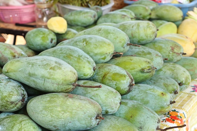 mango crudo al cibo di strada