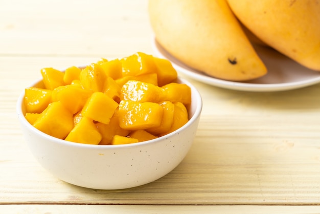 mango freschi e dorati