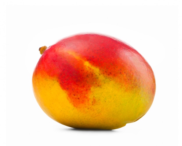 Mango fresco su sfondo bianco