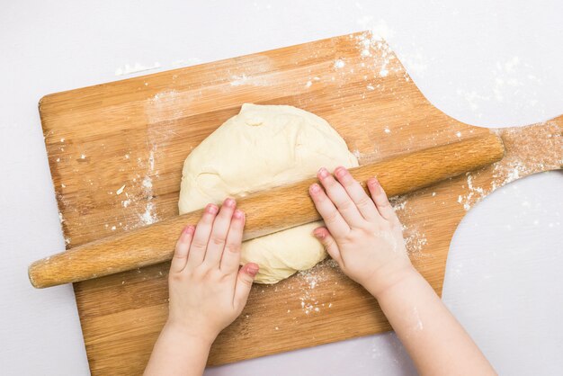 Mani arrotolate per bambini