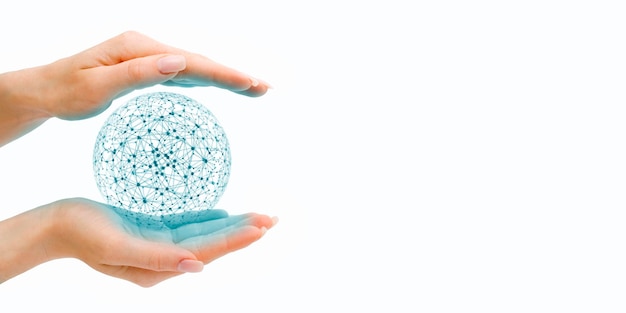 Mani in possesso di una palla incandescente blu su sfondo bianco Il concetto di connessione a Internet attività di social network