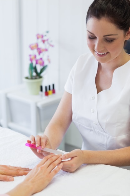 Manicure delle unghie dei womans