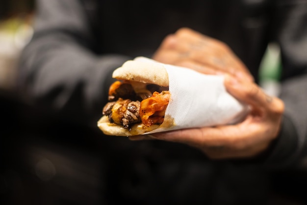 Mano con panino