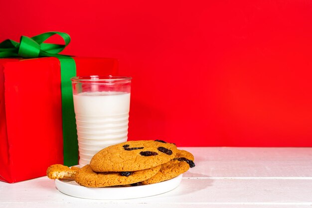 Mano del biscotto di raccolto di Babbo Natale