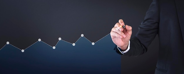 Mano dell'uomo d'affari con il grafico commerciale blu Concetto del fondo di affari
