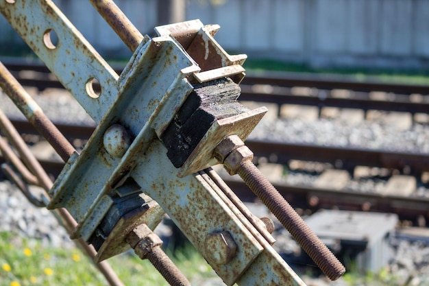 Mantenimento metallico del cavo con viti avvitate