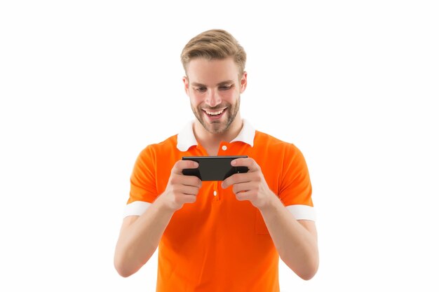 Mantieni la calma e gioca su Il ragazzo felice gioca al gioco per cellulare isolato su bianco Videogioco online Gioco Giochi e intrattenimento Nuova tecnologia Vita moderna Dipendenza da giochi per smartphone