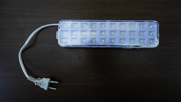 Manutenzione di luci di emergenza di tipo LED a barra collegate alla rete elettrica