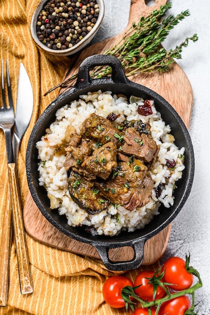 Manzo di Madras con riso basmati, cibo indiano.