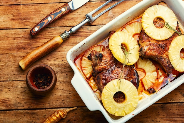 Manzo fritto con ananas