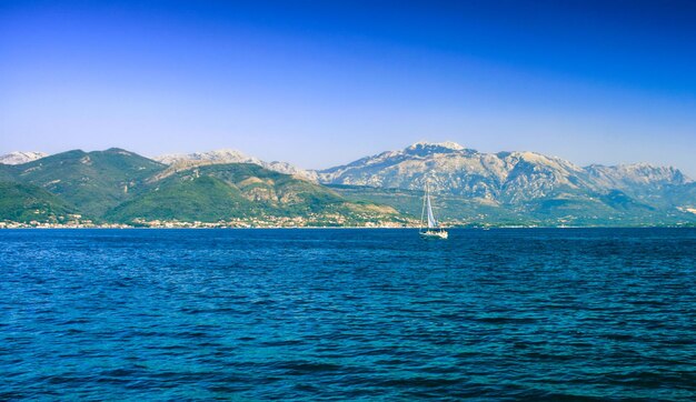 Mare Adriatico e baia di Kotor in Montenegro