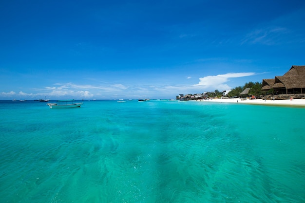 Mare azzurro e bellissimo cielo mare spiaggia