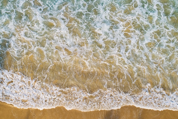 Mare bellissimo paesaggio estivo Superficie dell'acqua di mare delle onde Vista dall'alto del mare di alta qualità Vista a volo d'uccello oceano Mare oceano onde sfondo