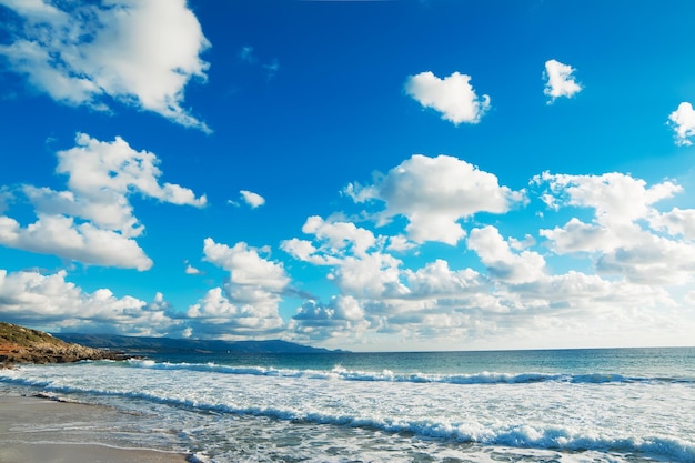 Mare di Stintino sotto un cielo nuvoloso