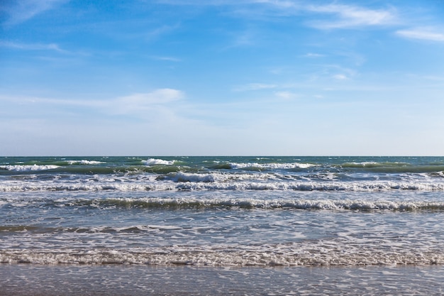 Mare e cielo azzurro