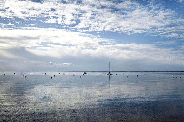 Mare e cielo nuvoloso