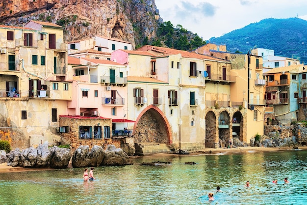 Mare nel centro storico di Cefalù, nella regione di Palermo, in Sicilia, in Italia