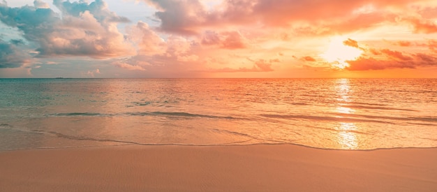 Mare sabbia cielo concetto tramonto colori nuvole orizzonte costa riva paesaggio Rilassati spiaggia paesaggio marino