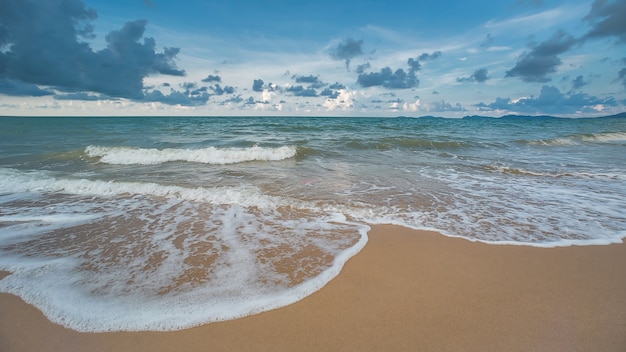 Mare sulla spiaggia