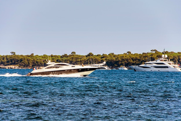 Marina di Sea Bay con yacht e barche a Cannes