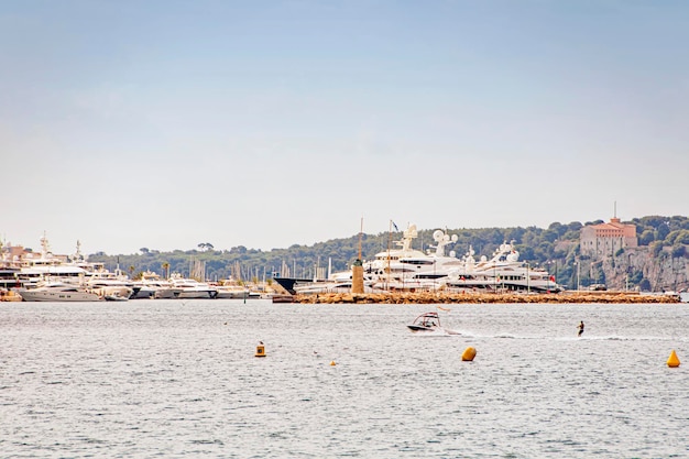 Marina di Sea Bay con yacht e barche a Cannes