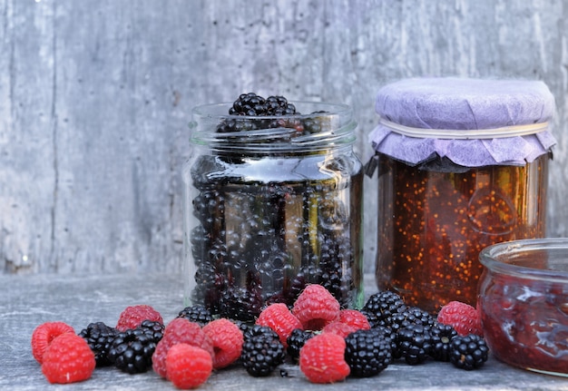 Marmellata con frutti rossi