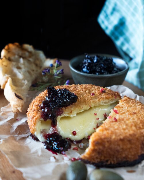 Marmellata di formaggio Camembert al forno