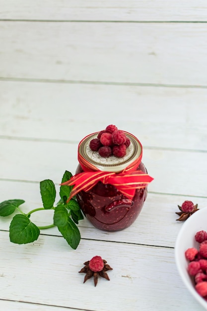 marmellata di lamponi fatta in casa trattamento per la stagione fredda a casa