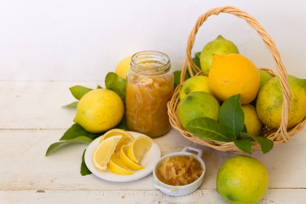 marmellata di limone dolce dal giardino biologico