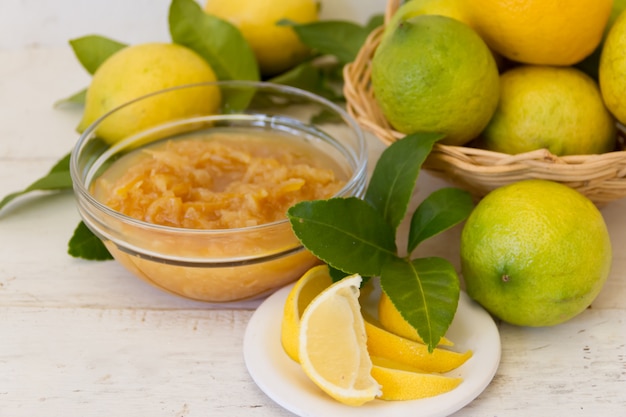 marmellata di limone dolce dal giardino biologico