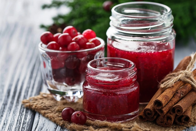 Marmellata di mirtilli dolce in barattolo