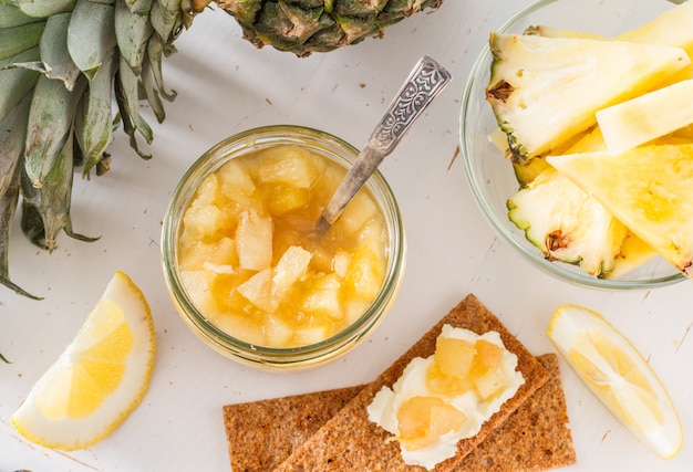 Marmellata di pere e limone e ingredienti