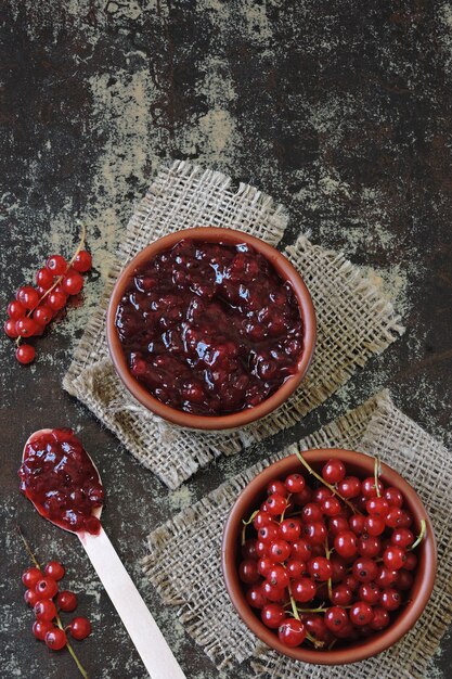 Marmellata di ribes fatta in casa.