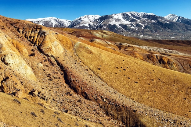 Marte colorato nelle montagne di altai valle marziana bellissimo paesaggio nella repubblica di altai russia