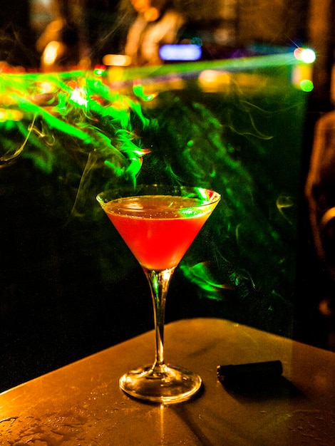 Martini sul tavolo di notte