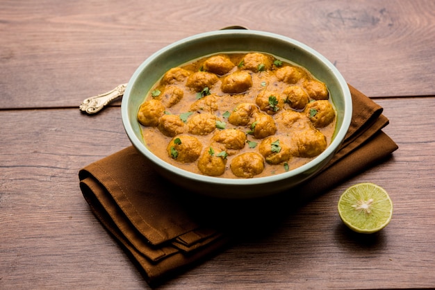 Masala Soya Chunk Curry realizzato con pepite di soia e spezie - cibo ricco di proteine dall'India