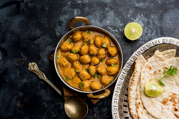 Masala Soya Chunk Curry realizzato con pepite di soia e spezie - cibo ricco di proteine dall'India