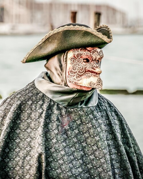 Maschera di carnevale di Venezia durante il carnevale a Venezia Italia