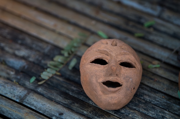 Maschera di terracotta