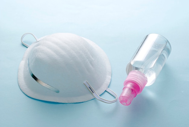 Maschera protettiva e disinfettante per le mani