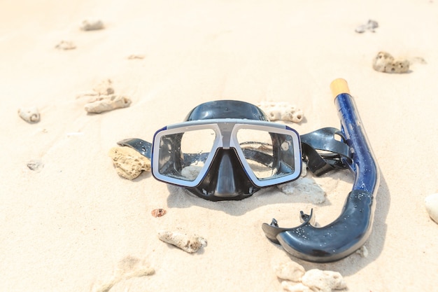 Maschera subacquea e boccaglio, snorkeling