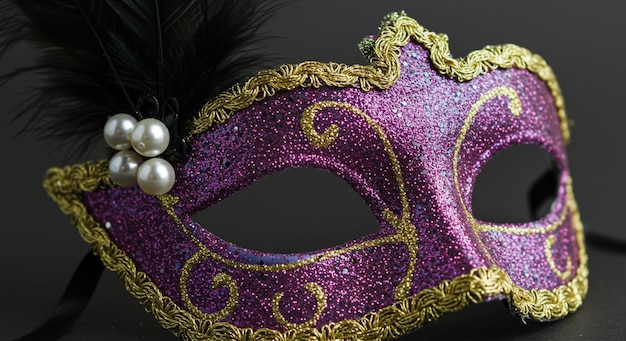 Maschera veneziana di luccioli viola