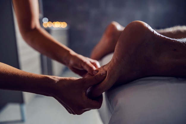 Massaggio ai piedi presso la spa