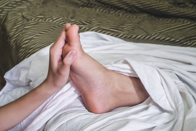 Massaggio delle mani spa a piedi per la salute.