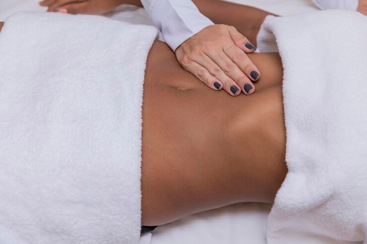 Massaggio rilassante e massaggio modellante linfodrenaggio manuale e procedure estetiche