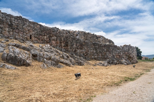 Massicci massi formano le mura della fortezza e del palazzo di Tirinto in Grecia