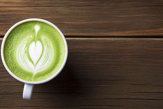 Matcha latte con semi di chia su uno sfondo chiaro accanto agli ingredienti