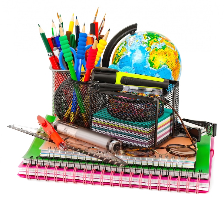 Foto materiale scolastico sul tavolo