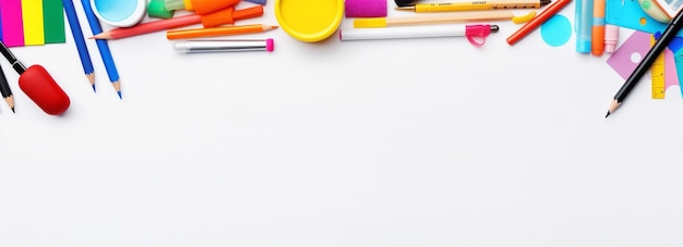 materiali educativi con matite colorate per scrivere spazio per il design del volantino di ritorno a scuola